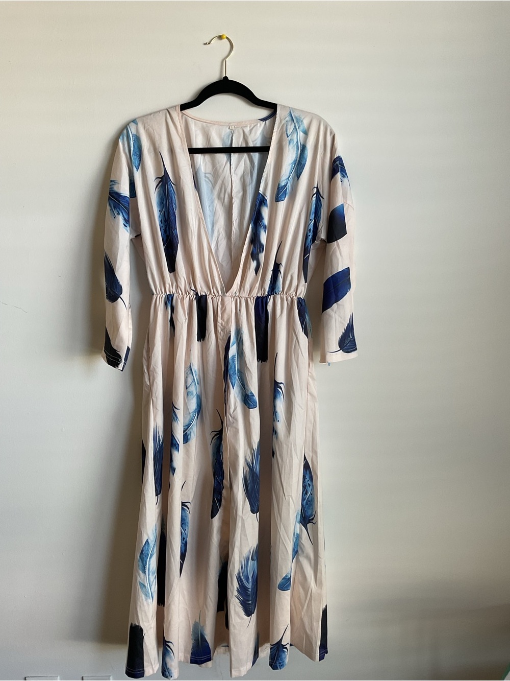 Elegant Blue Feather Print Maxi Dress